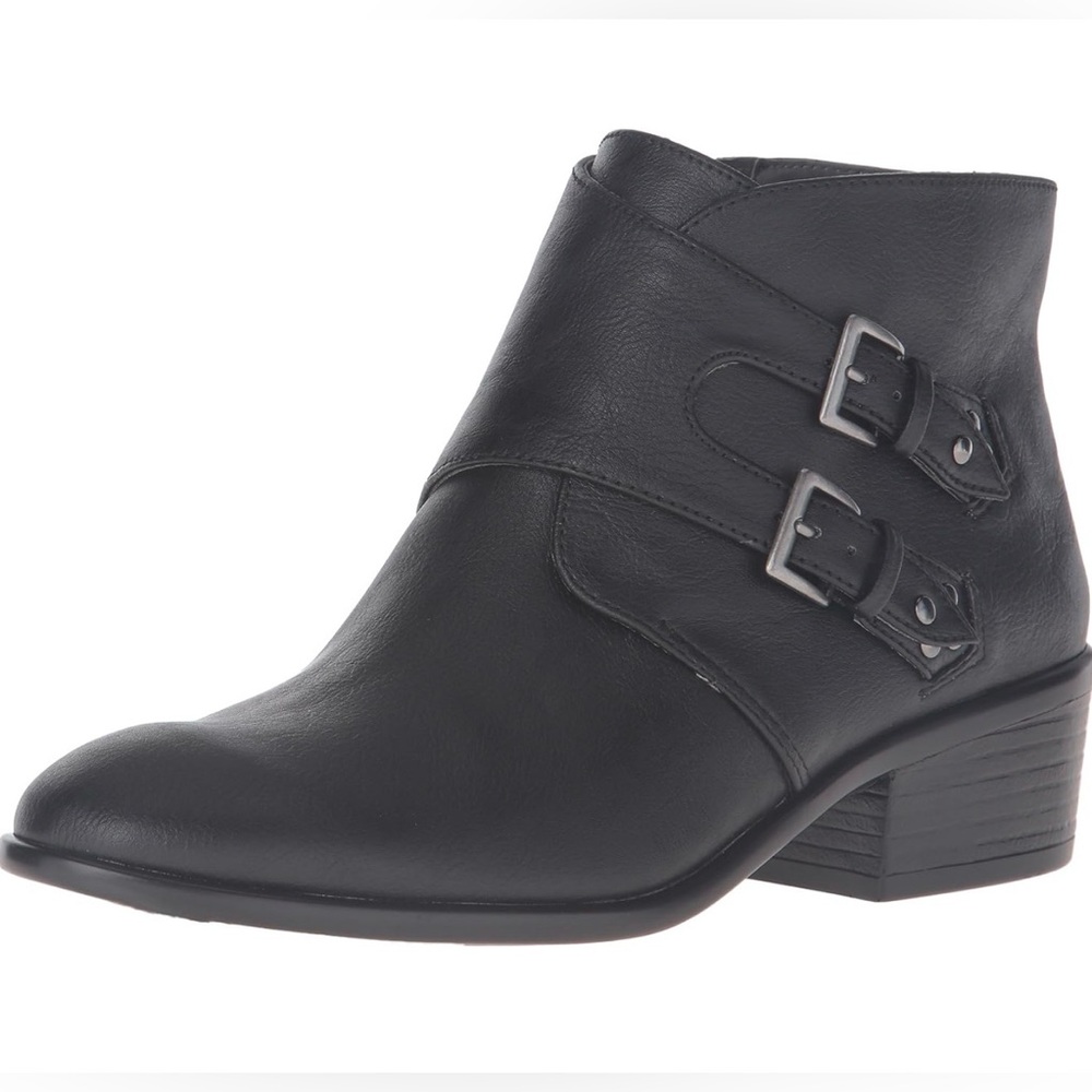 *NWOT* AEROSOLES Urban Myth Black Ankle Booties with Buckle Detail
